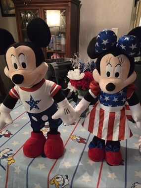 Disney Mickey & Minnie Patriotic Plush Greeter Duo - Red, White & Blue